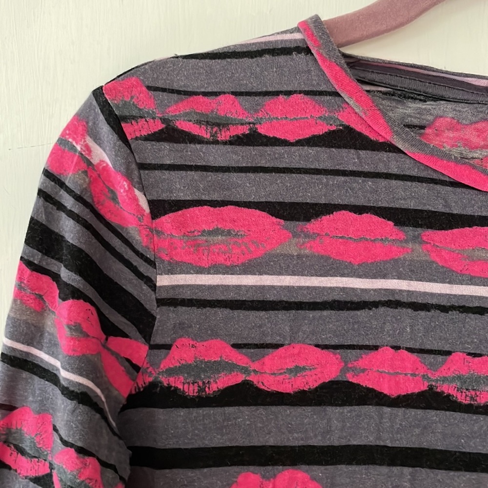 Lips/Kisses long sleeve